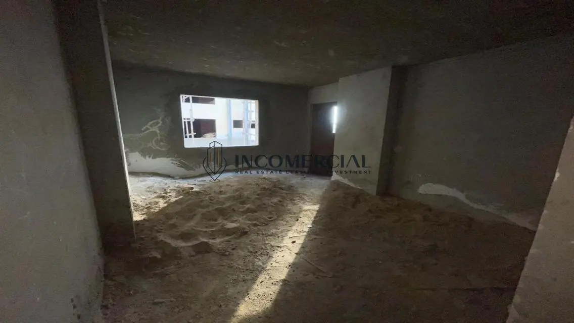 Luxury Apartment of 184 sqm with Covered Parking