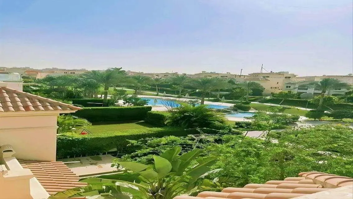 فيلا فاخرة 5 غرف نوم للبيع بمساحة واسعة