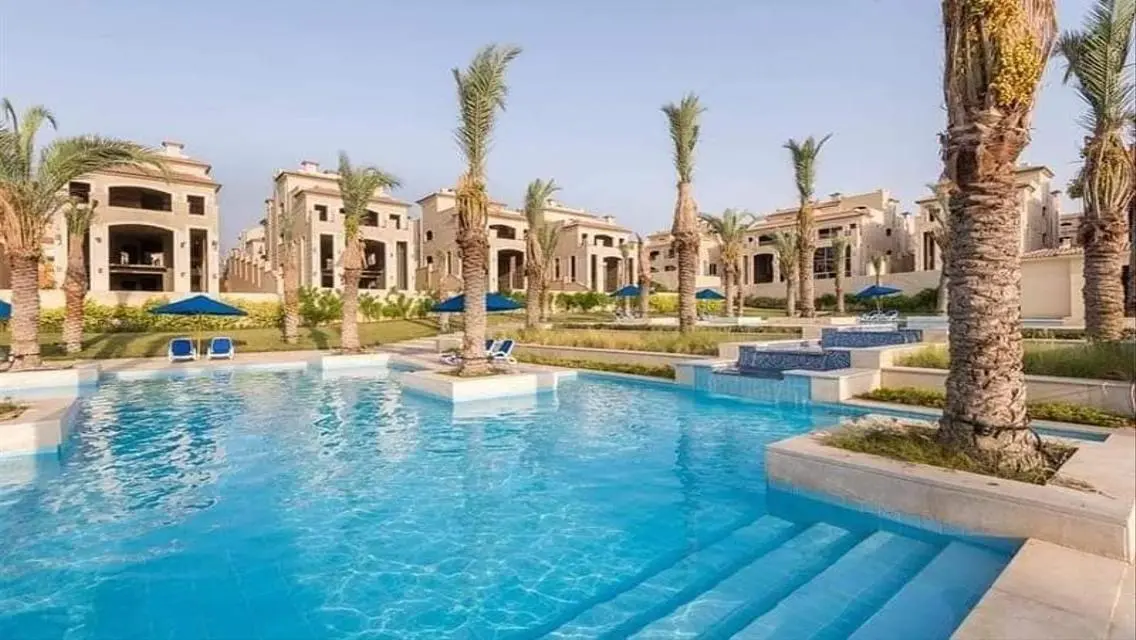 فيلا فاخرة 5 غرف نوم للبيع بمساحة واسعة