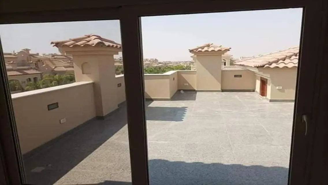 فيلا فاخرة 5 غرف نوم للبيع بمساحة واسعة