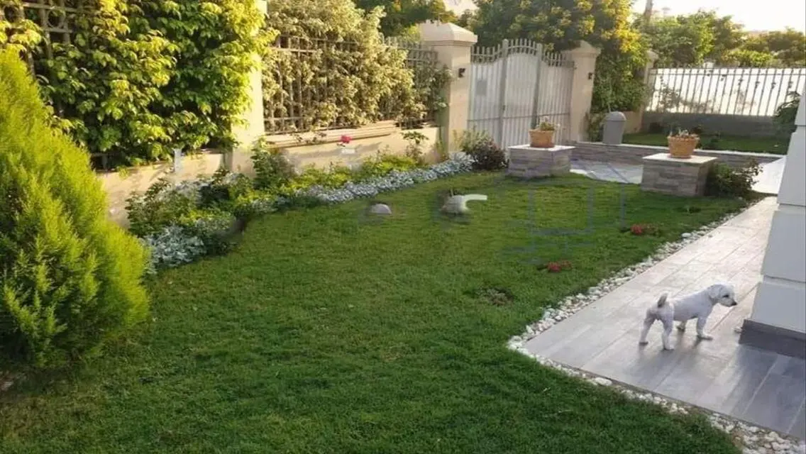 فيلا فاخرة 5 غرف نوم للبيع بمساحة واسعة