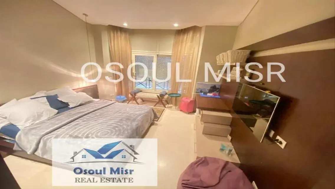 فيلا فاخرة للبيع بحديقة خاصة