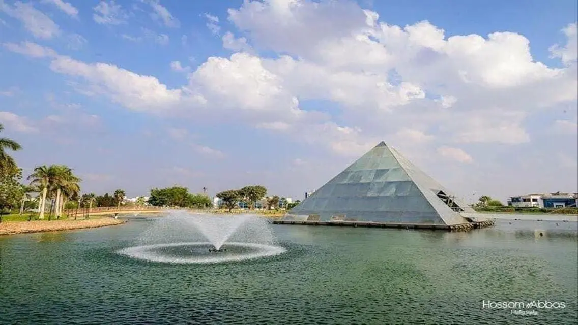 شقة شمالية للبيع بمساحة 6000 متر