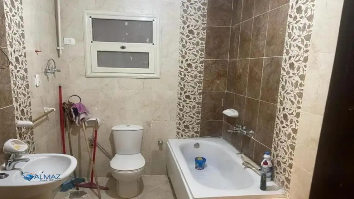 Apartment for Rent with Security Guard and Balcony