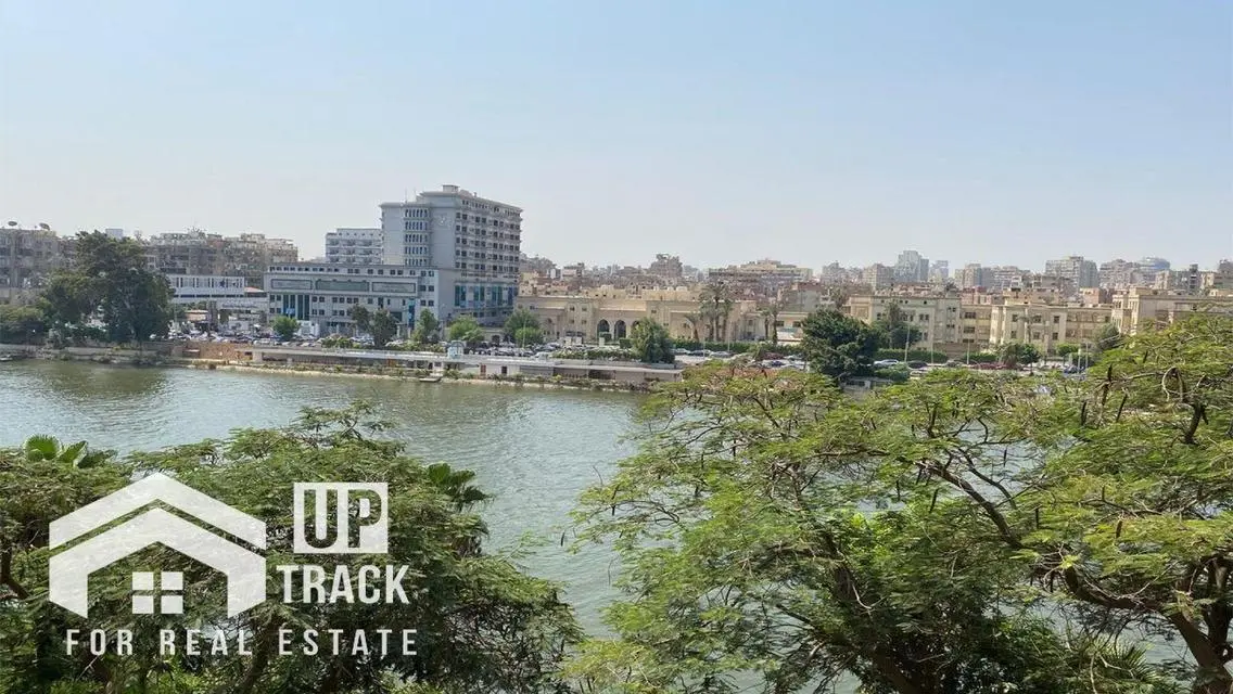 شقة للبيع بمساحة 250 متر بسعر 25,000,000 جنيها