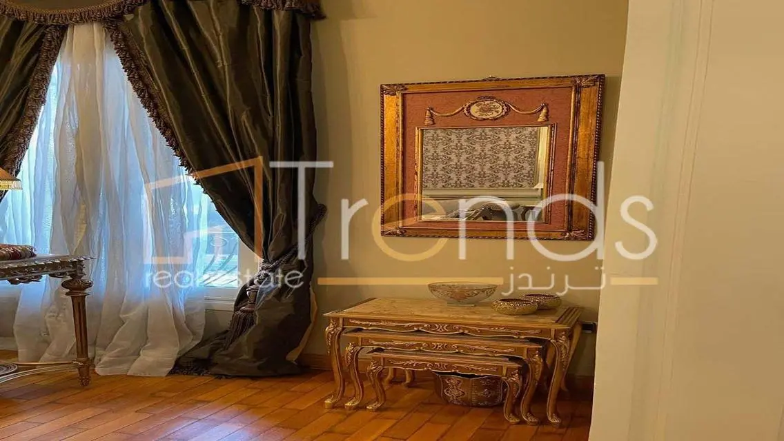 شقة فاخرة بمساحة 380 متر مع شرفة وإطلالة مميزة