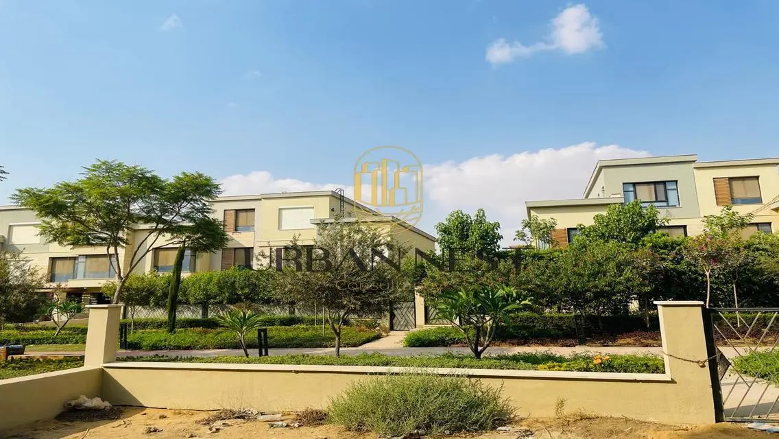 Luxurious Villa with Private Garden and Balcony