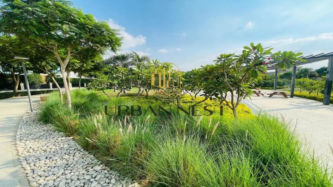 Luxurious Villa with Private Garden and Balcony