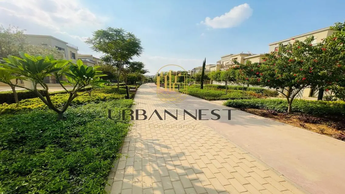 Luxurious Villa with Private Garden and Balcony