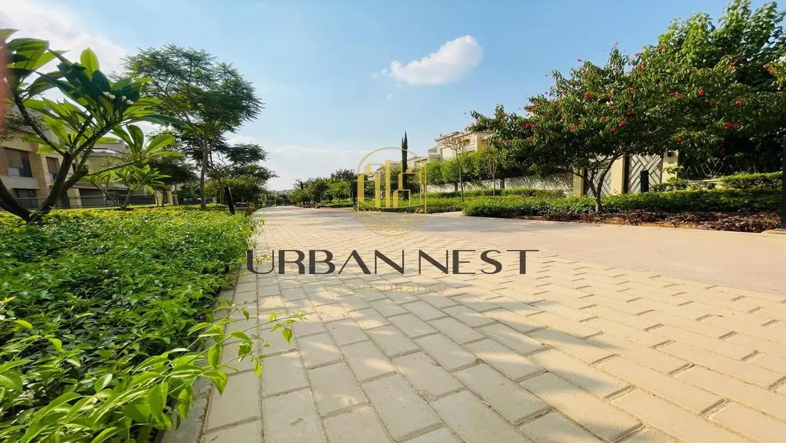 Luxurious Villa with Private Garden and Balcony