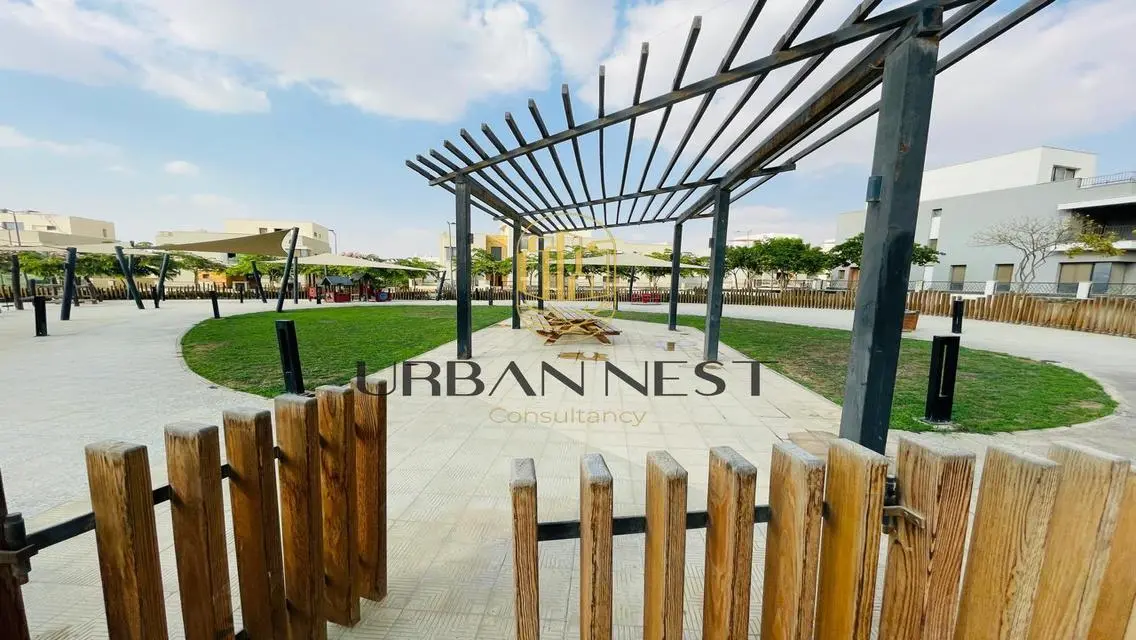 Luxurious Villa with Private Garden and Balcony