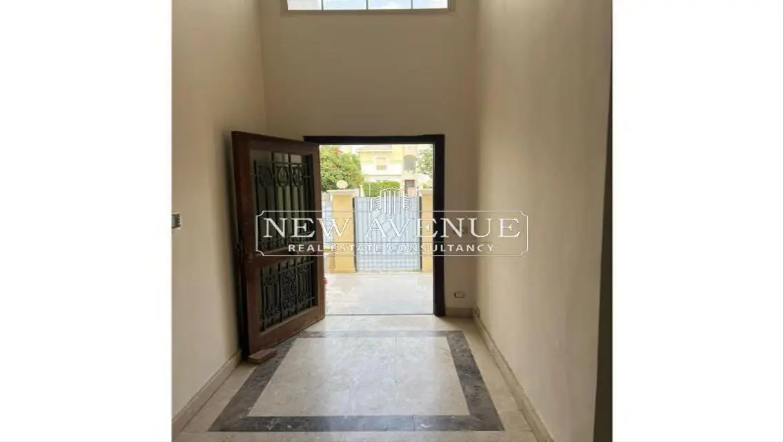 Luxury Apartment with Private Balcony and Garden in Prime Location