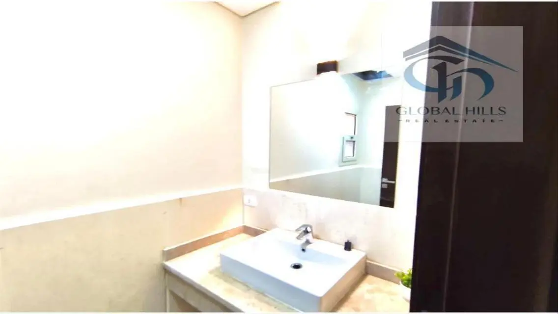 Luxurious Apartment at 90 Avenue