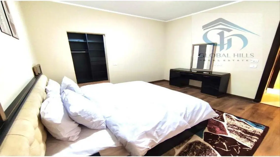Luxurious Apartment at 90 Avenue