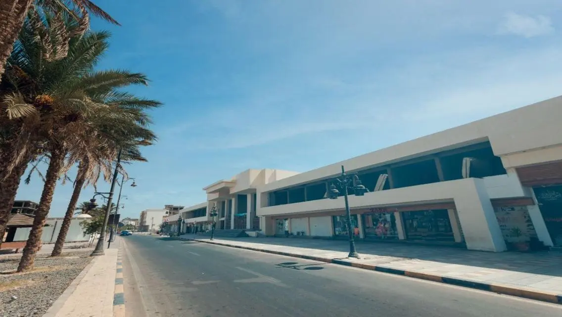 شقة رائعة مطلة على البحر مع حديقة خاصة
