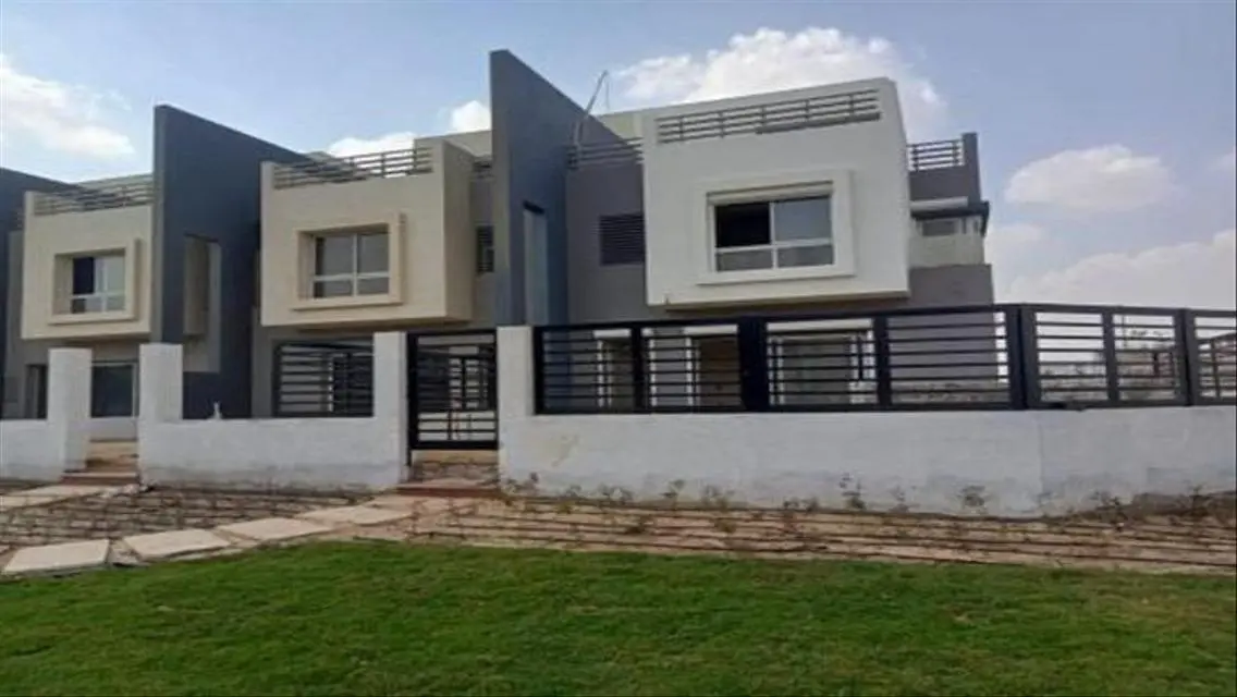 Luxury Villa for Sale with Private Lakes and Swimming Pool