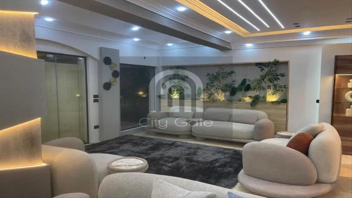 فيلا فاخرة للبيع في مدينة البوابة بسعر مغري