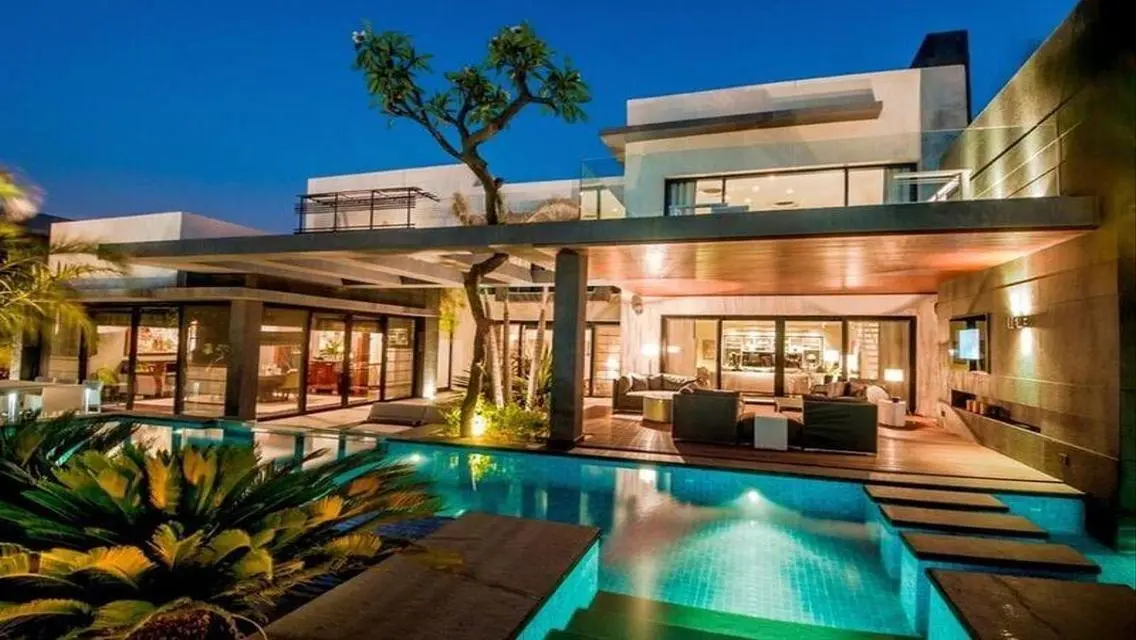Luxury Villa for Sale with Spacious Design and Great Amenities