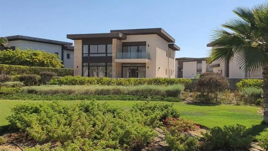 Luxury Villa for Sale with Spacious Design and Great Amenities