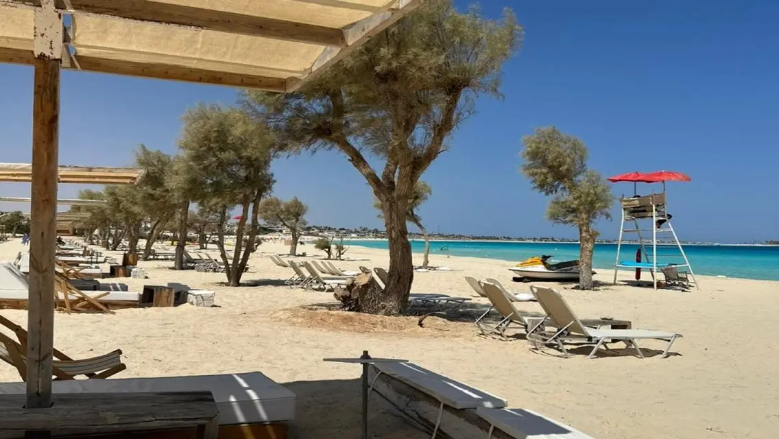 Luxury Apartment with Balcony and Private Pool Overlooking Lakes