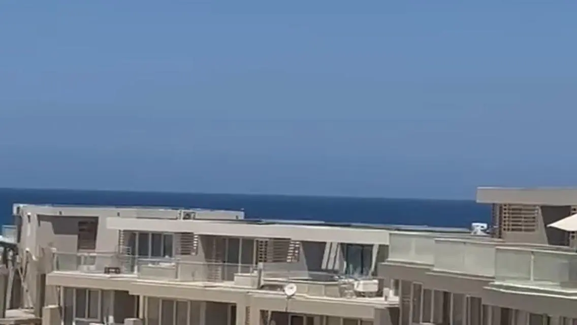Luxury Apartment with Balcony and Private Pool Overlooking Lakes