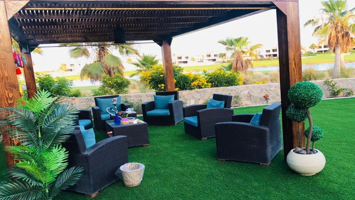 فيلا 3 غرف نوم مع حديقة خاصة وإطلالة على البحيرات