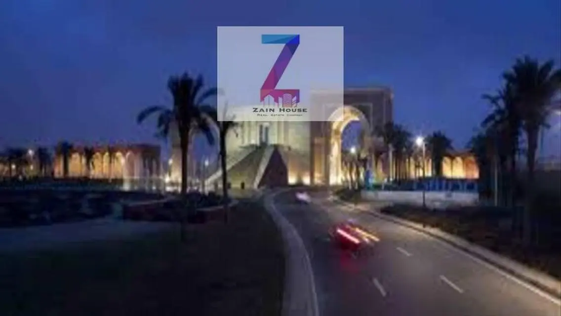 عقار فاخر للبيع بمساحة شاسعة في موقع مميز