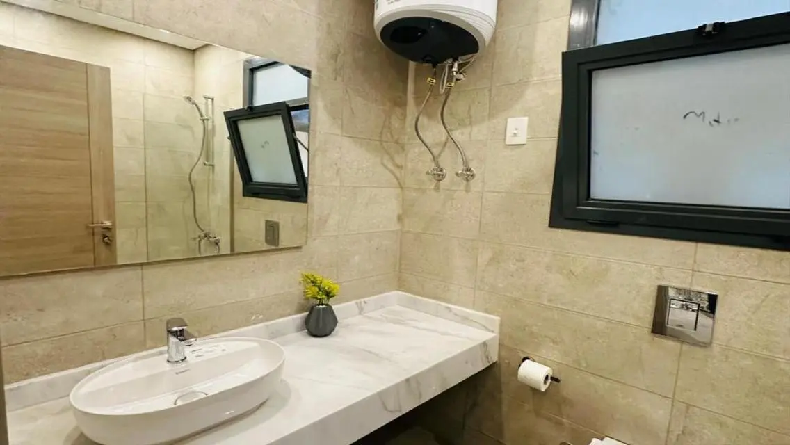 Luxurious Apartment in Sky Condos Villette
