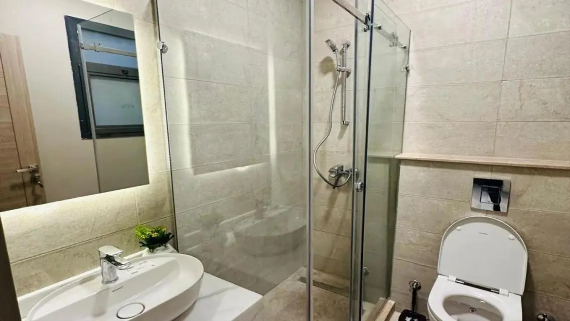 Luxurious Apartment in Sky Condos Villette