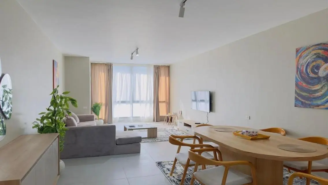 Luxurious Apartment in Sky Condos Villette