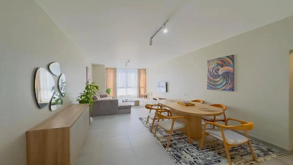 Luxurious Apartment in Sky Condos Villette
