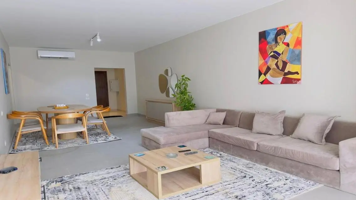 Luxurious Apartment in Sky Condos Villette