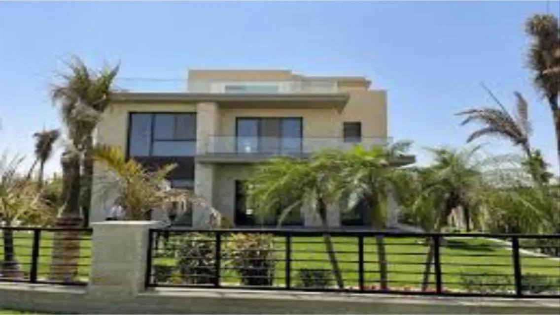 Luxury Villa with Spacious Area and Stunning View