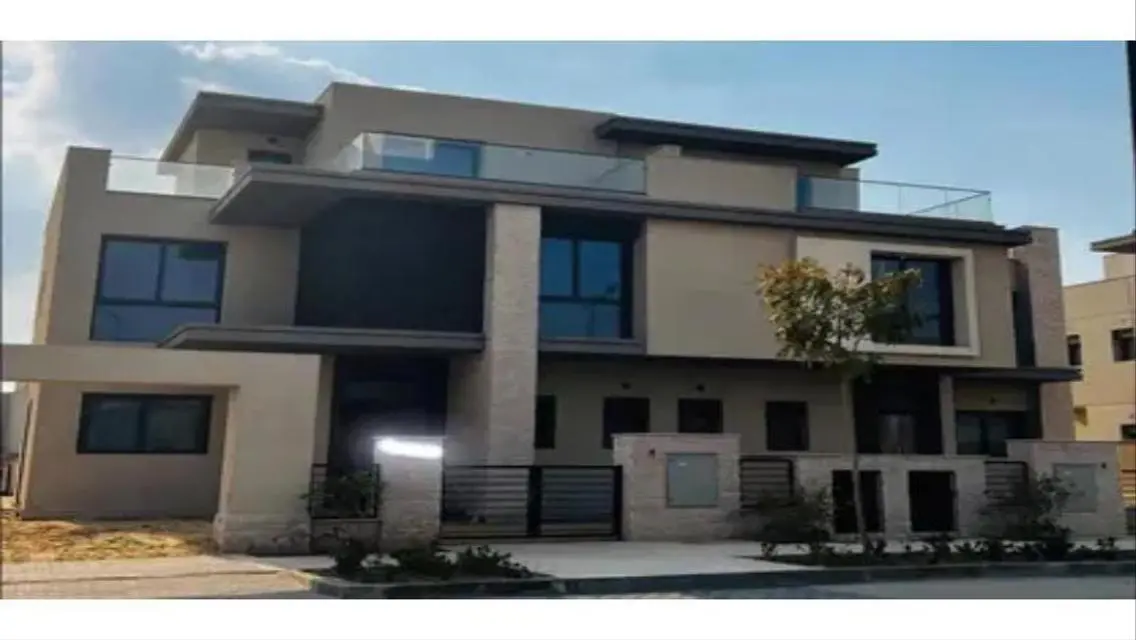 Luxury Villa with Spacious Area and Stunning View