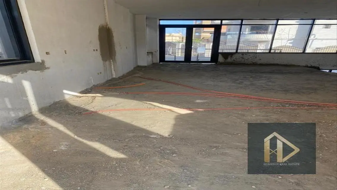 فيلا فاخرة للبيع مع حديقة خاصة ونادي صحي