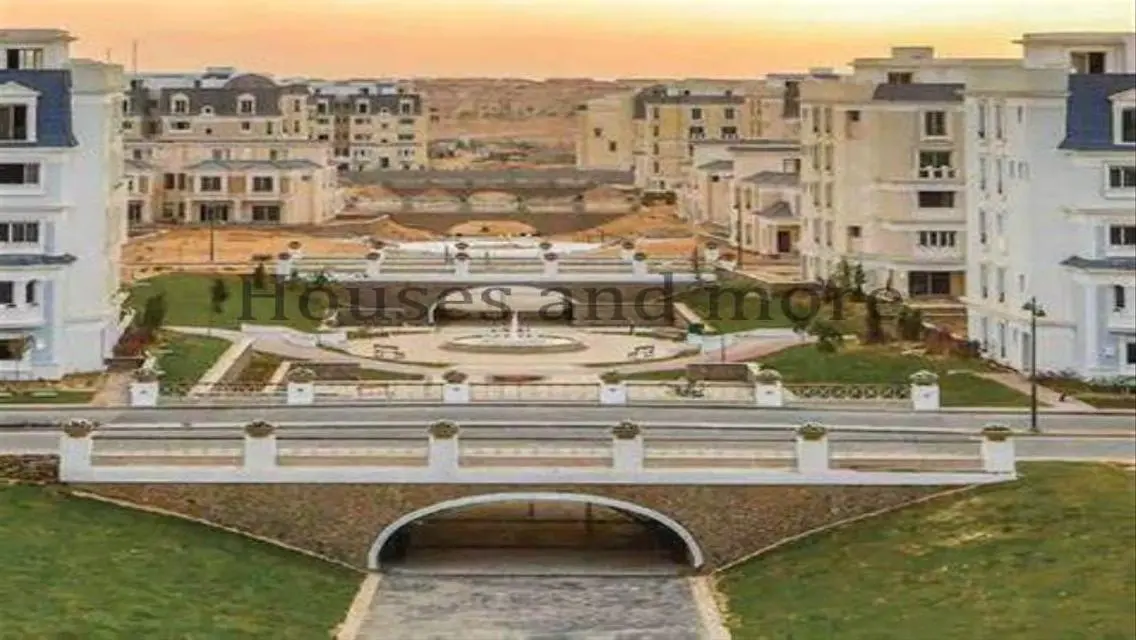 شقة فاخرة بمساحة كبيرة متاحة للبيع