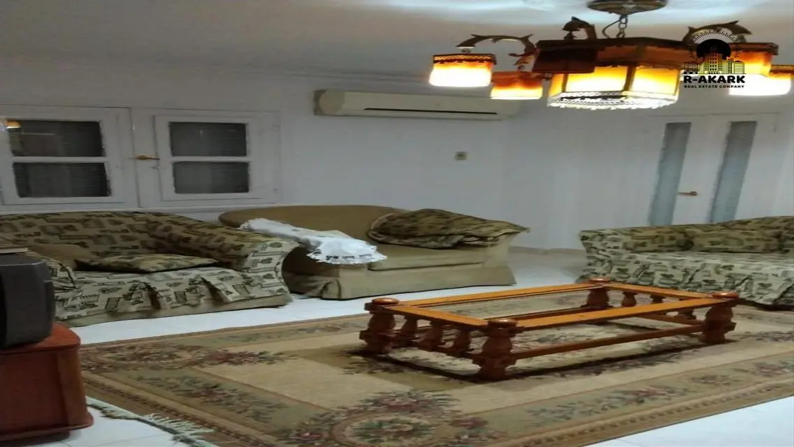 شقة فاخرة للإيجار بموقع مميز
