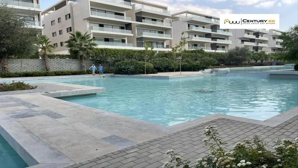 Luxury Lake View Apartment in Golden Square