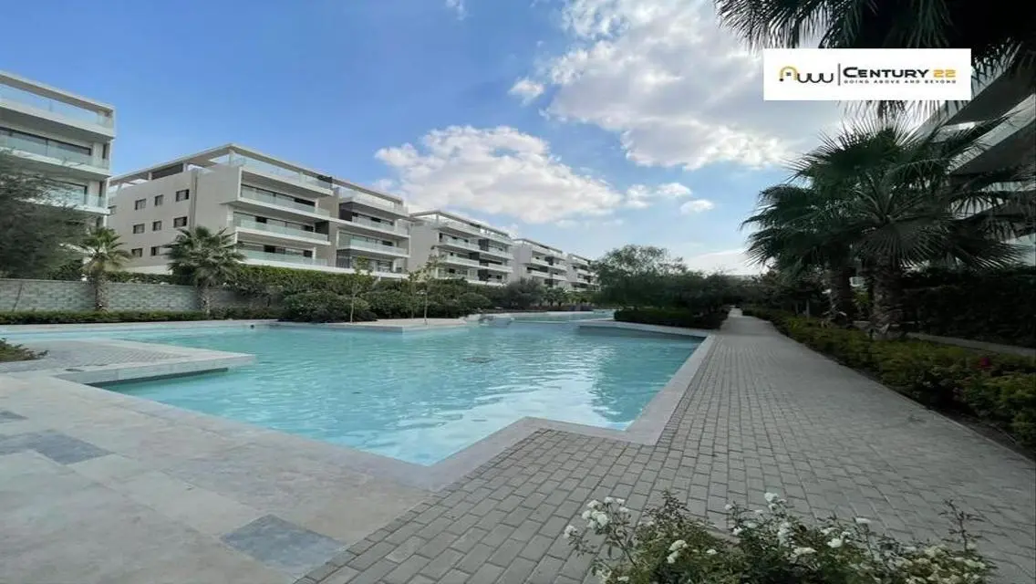 Luxury Lake View Apartment in Golden Square