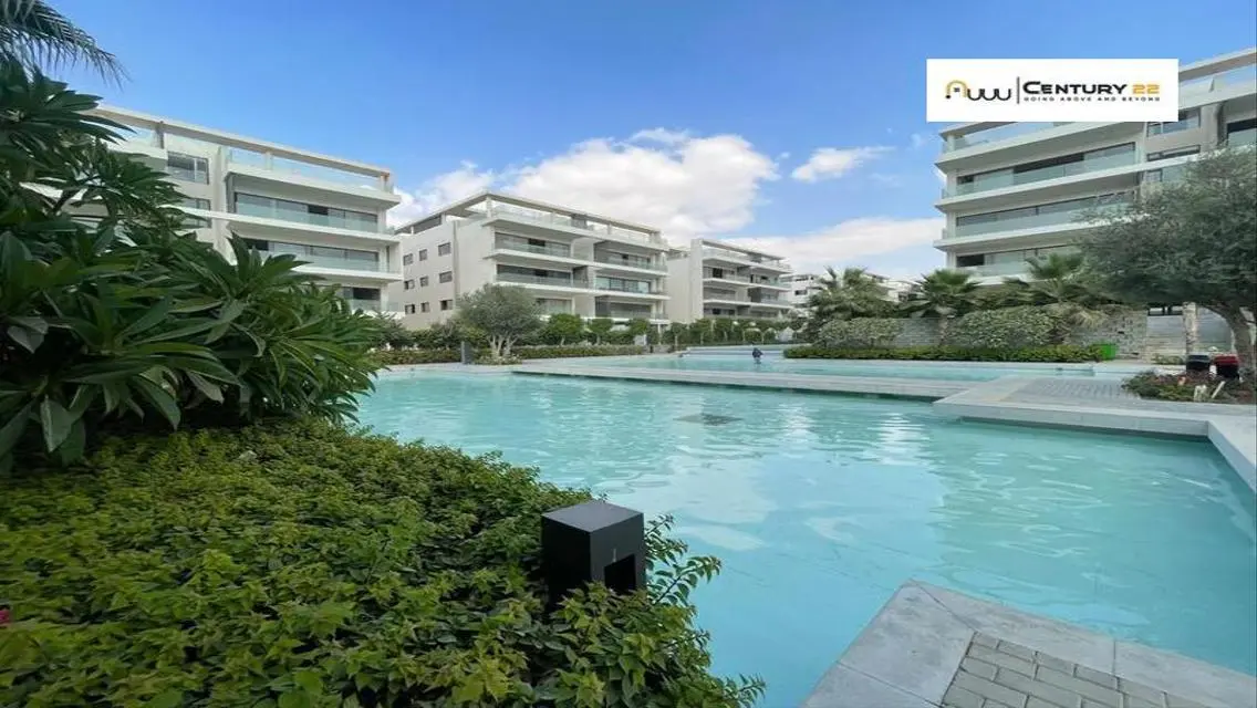 Luxury Lake View Apartment in Golden Square