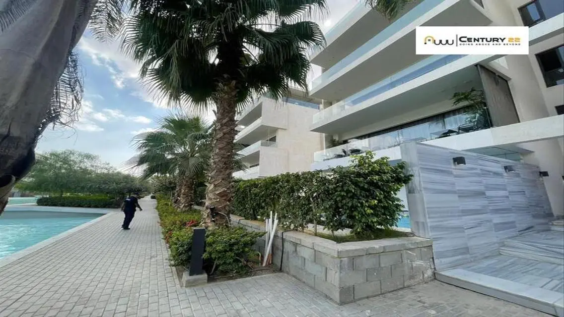 Luxury Lake View Apartment in Golden Square