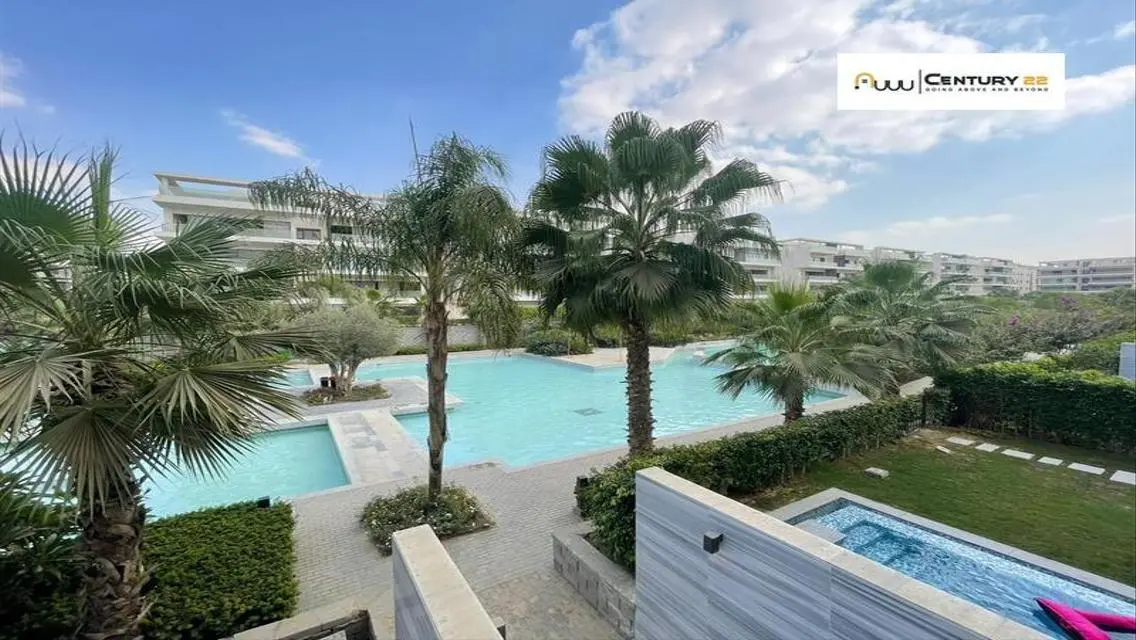 Luxury Lake View Apartment in Golden Square