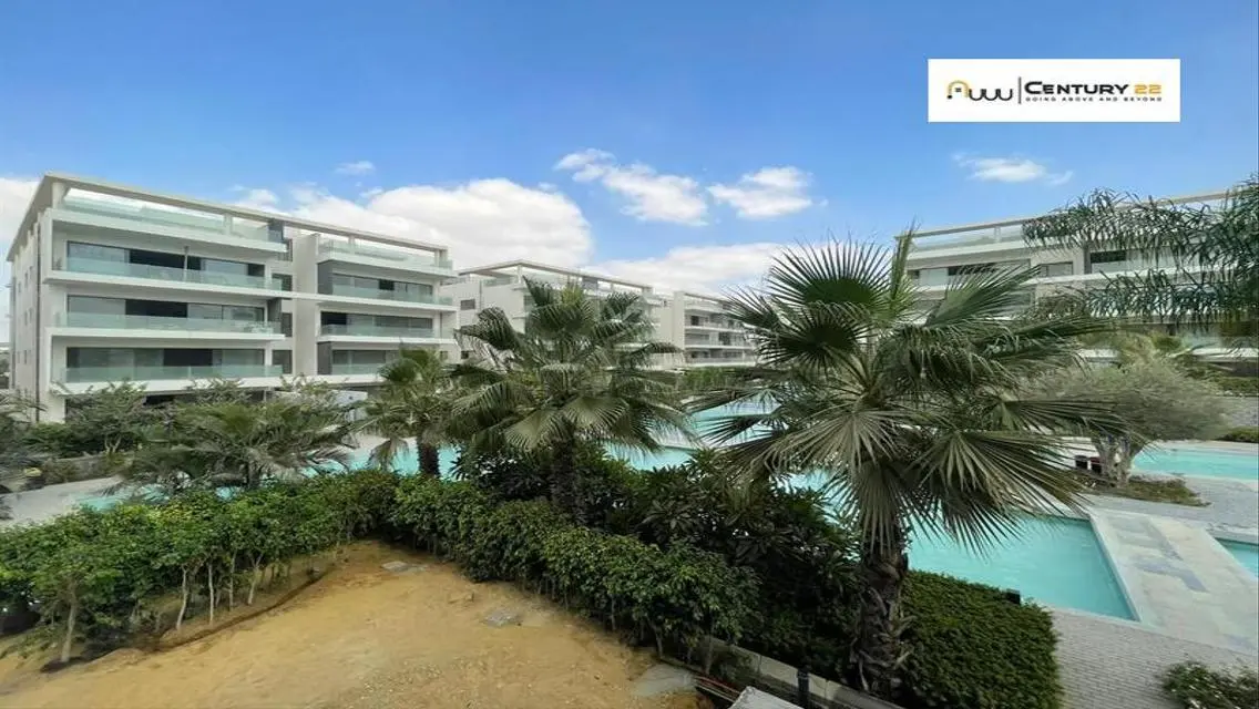 Luxury Lake View Apartment in Golden Square