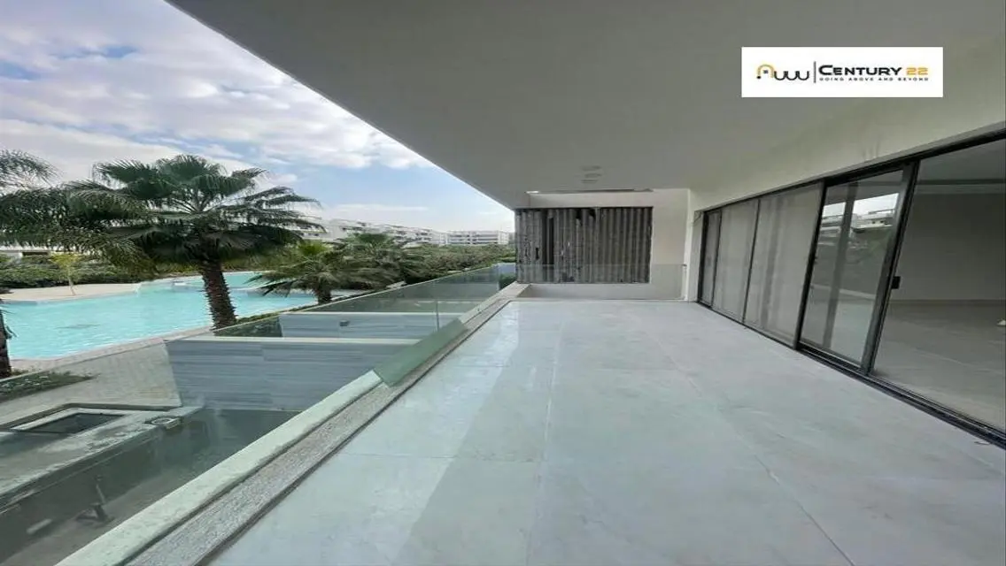 Luxury Lake View Apartment in Golden Square