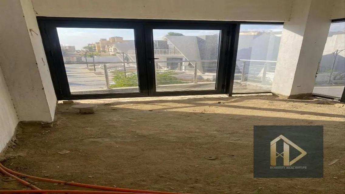 شقة فاخرة للبيع بمساحة واسعة وميزات رائعة