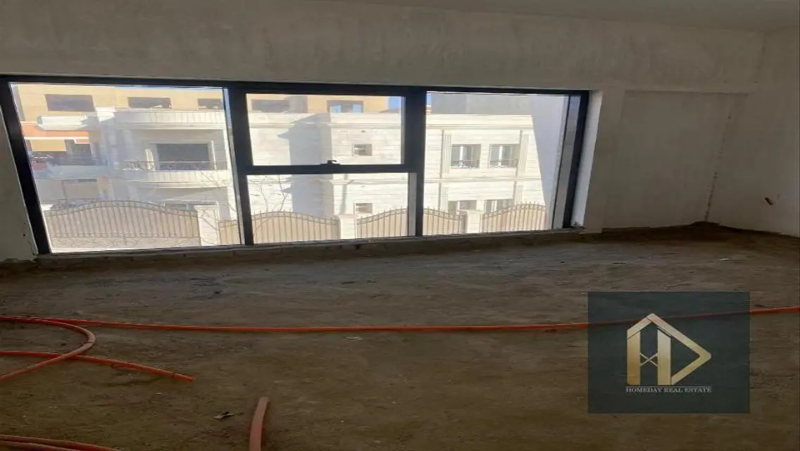 شقة فاخرة للبيع بمساحة واسعة وميزات رائعة