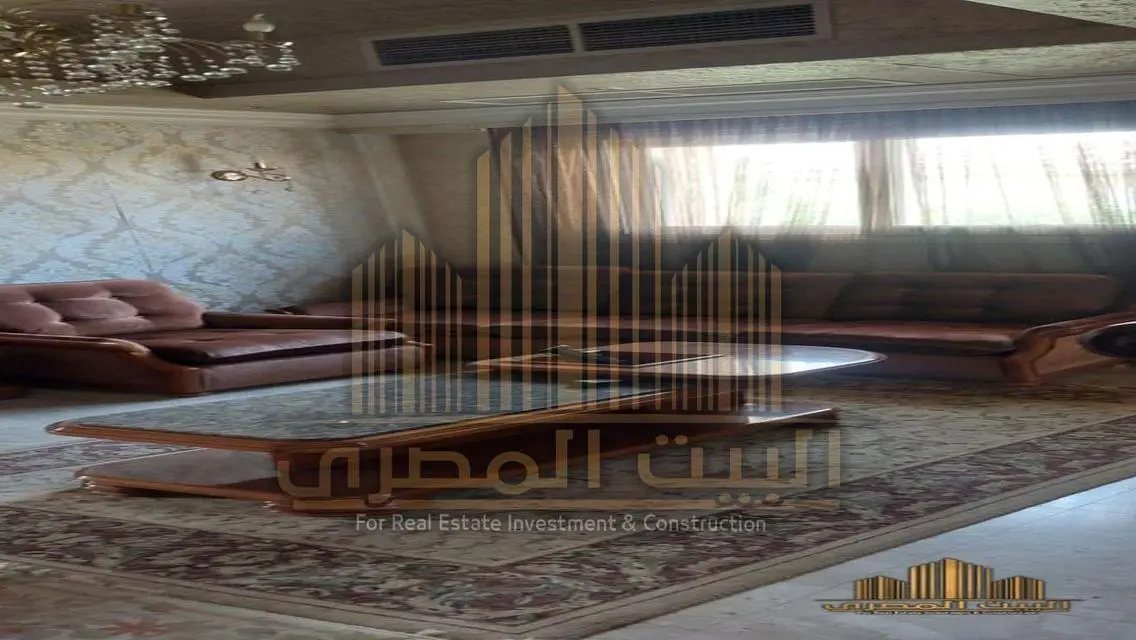 شقة رائعة للبيع بمساحة فاخرة في قلب المدينة