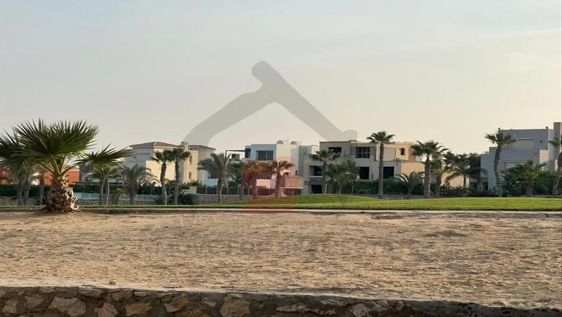 منزل فخم بمساحة واسعة في موقع متميز