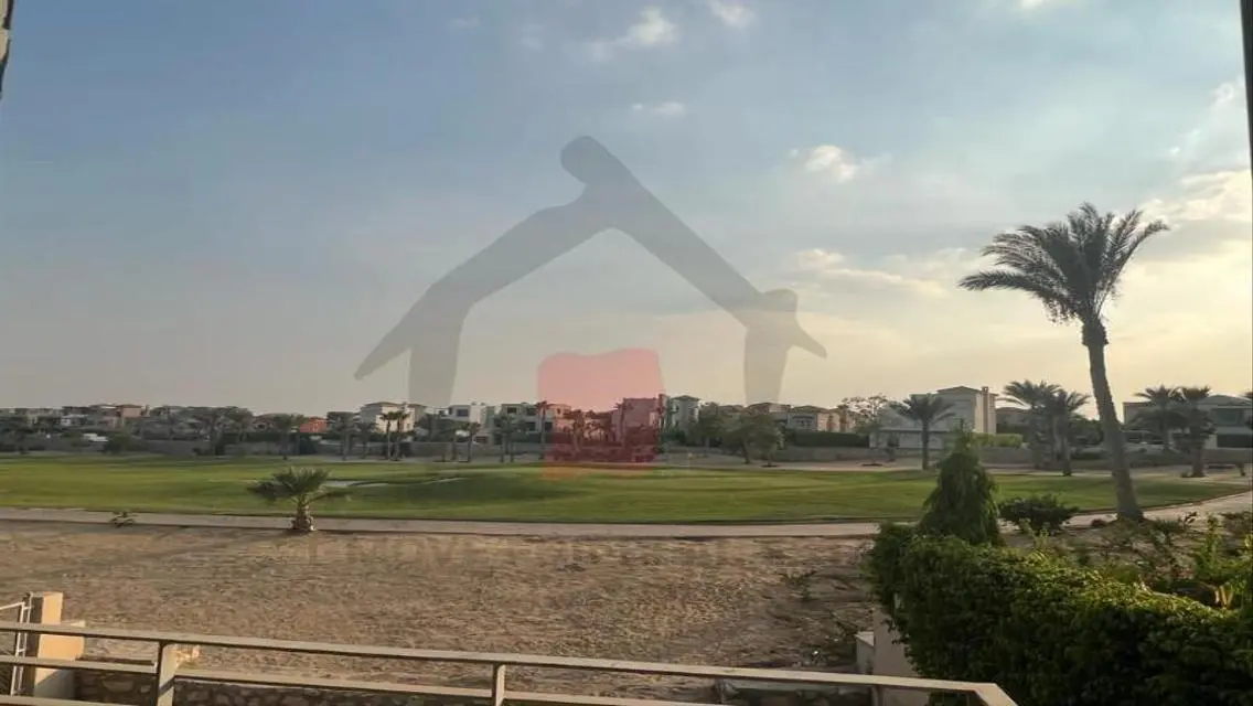 منزل فخم بمساحة واسعة في موقع متميز
