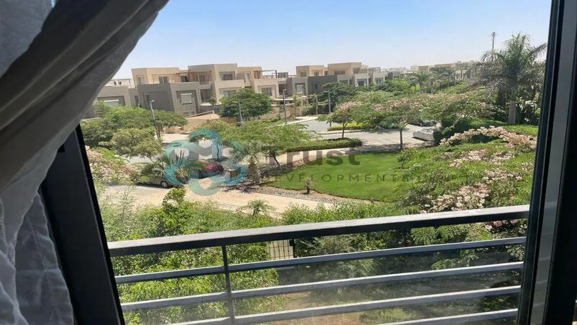Luxury Apartment in Palm Parks - October